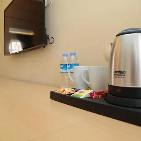 Couette-café Convenient Near Beach In *